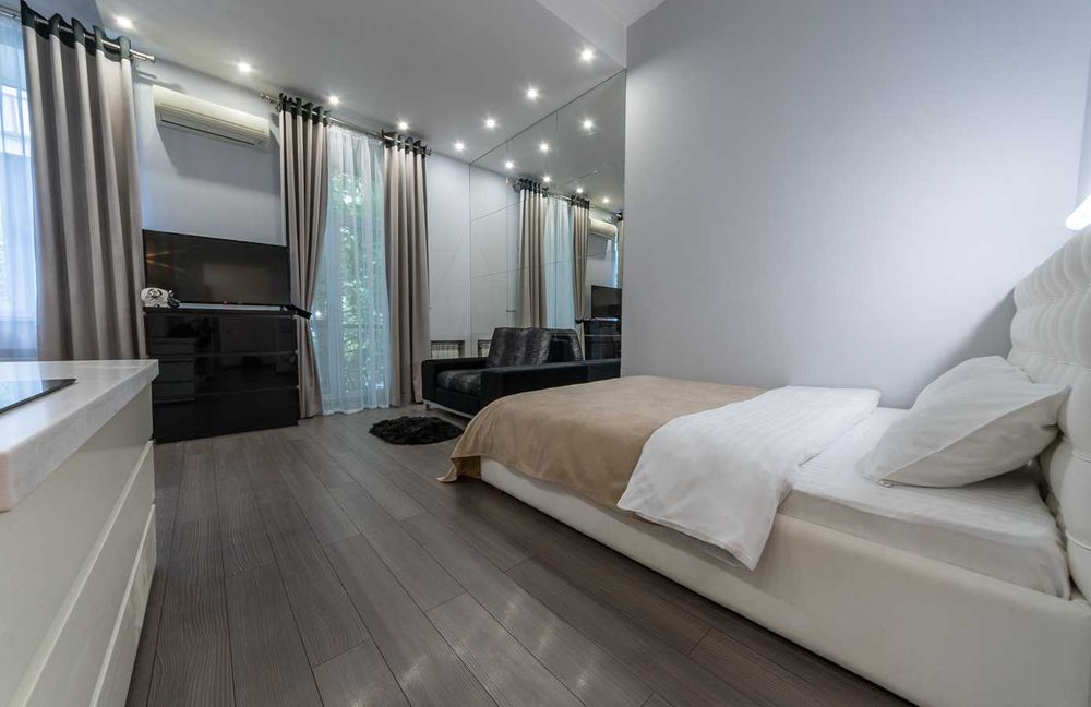 Золоті ворота Театральна Крещатик вул Лисенко 1