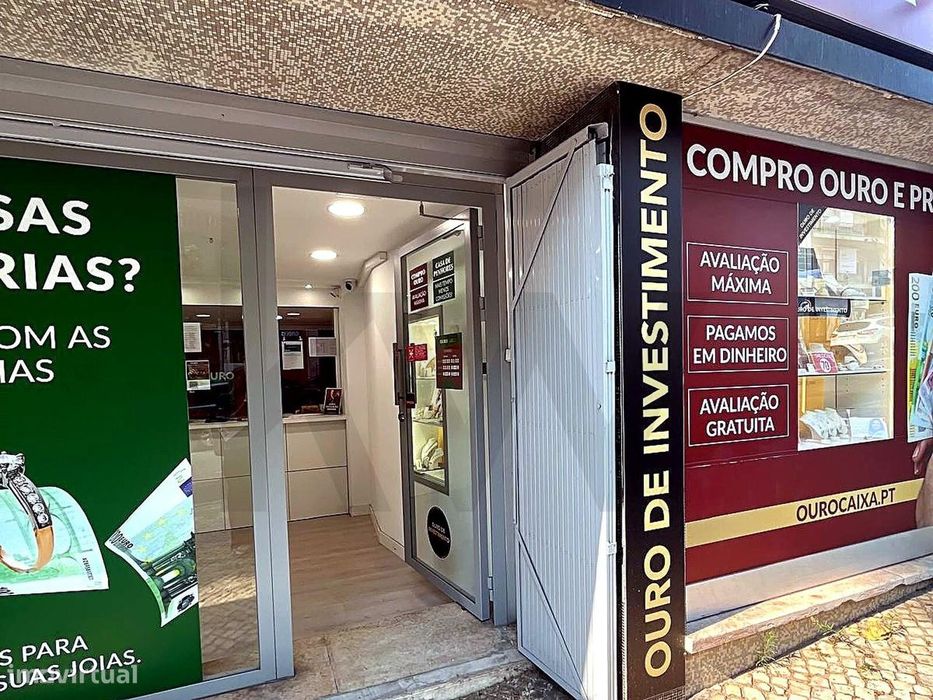 Loja Remodelada em Arroios com  Montra de Grande Visibilidade