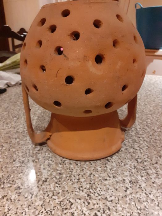 Pote barro para assar castanhas