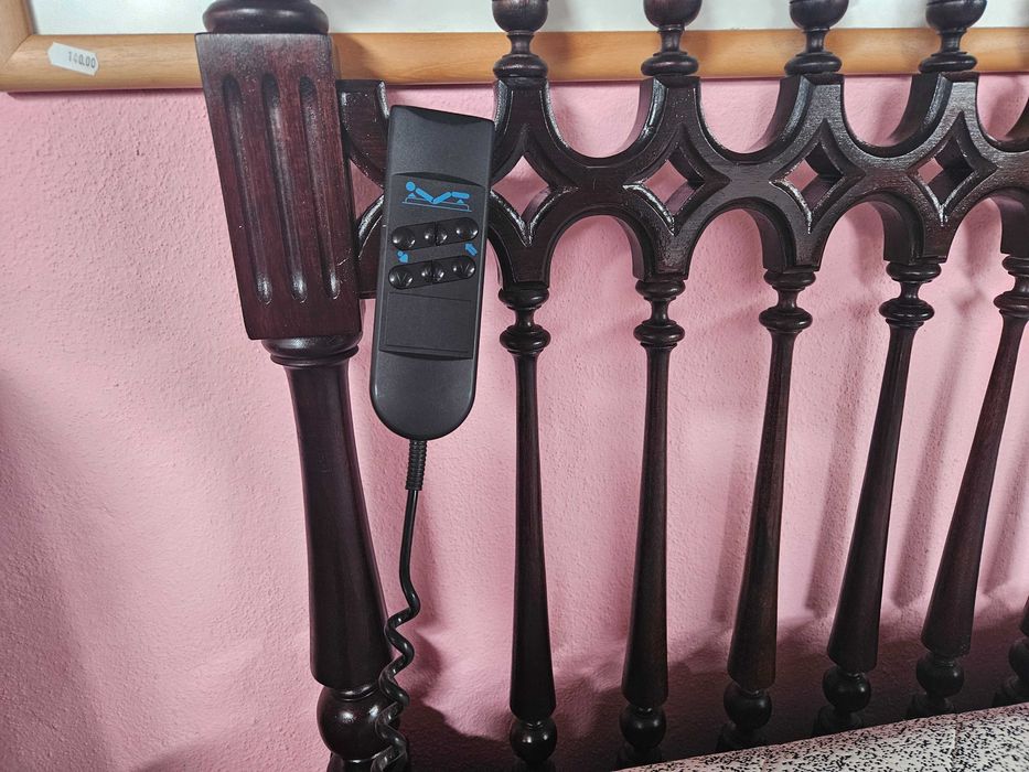 Cama com estrado electrico mais colchão - Muito bom estado geral