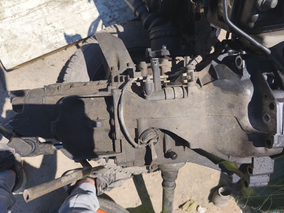 vendo caixa de velocidades com transmissões  Passat B5
