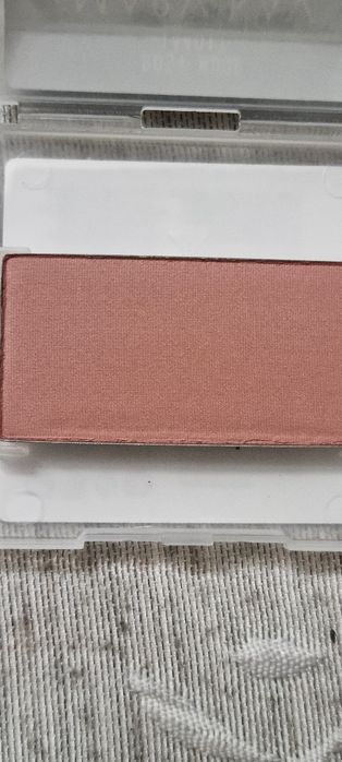 Róż do twarzy rosy nude