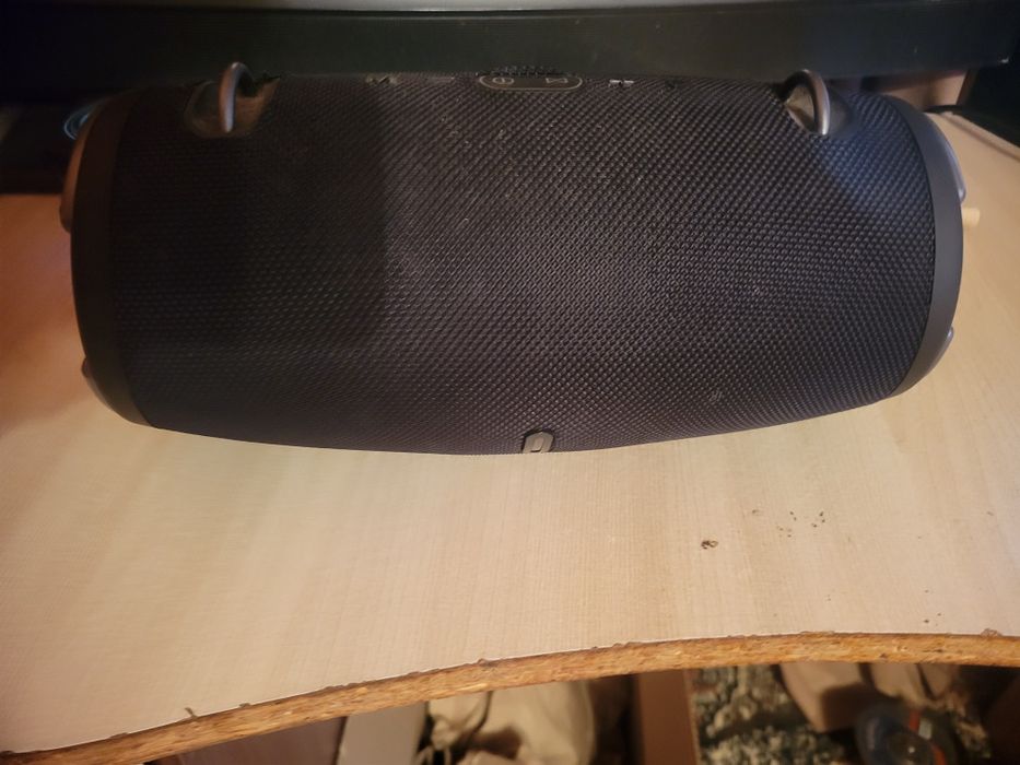 Продам колонки jbl bombokc