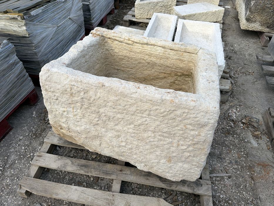 Pia antiga salgadeira tamque pedra