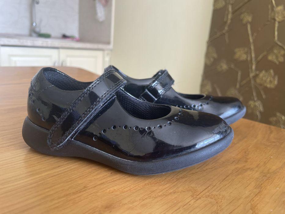 Туфлі clarks лакові