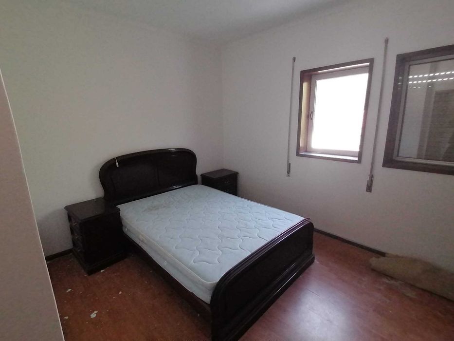 VENDO/ALUGO T3 com boas areas  e terraço