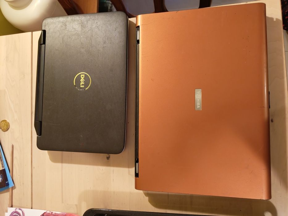Dwa laptopy na części Toshiba i Dell