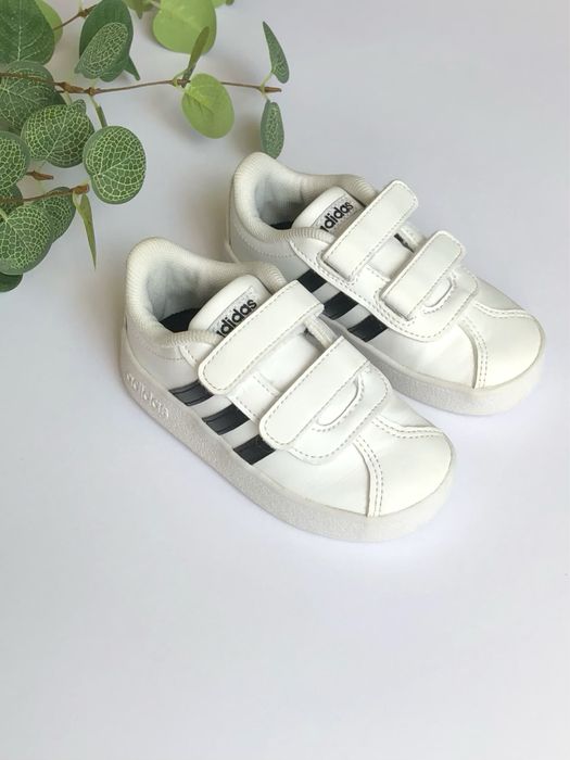 Кросівки Adidas Адідас Розмір 23 (US 6,5)