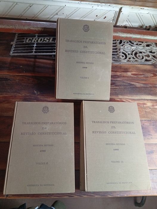 Trabalhos Preparatórios da Revisão Constitucional – 1989” (3 Volumes)