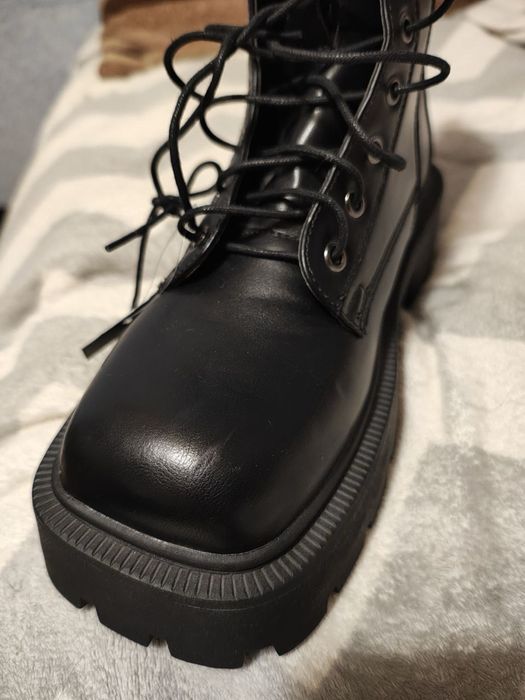 Чаботи  масивні на платформі