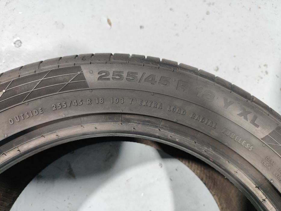 2 pneus semi novos 255-45R18 Continental - Oferta dos Portes