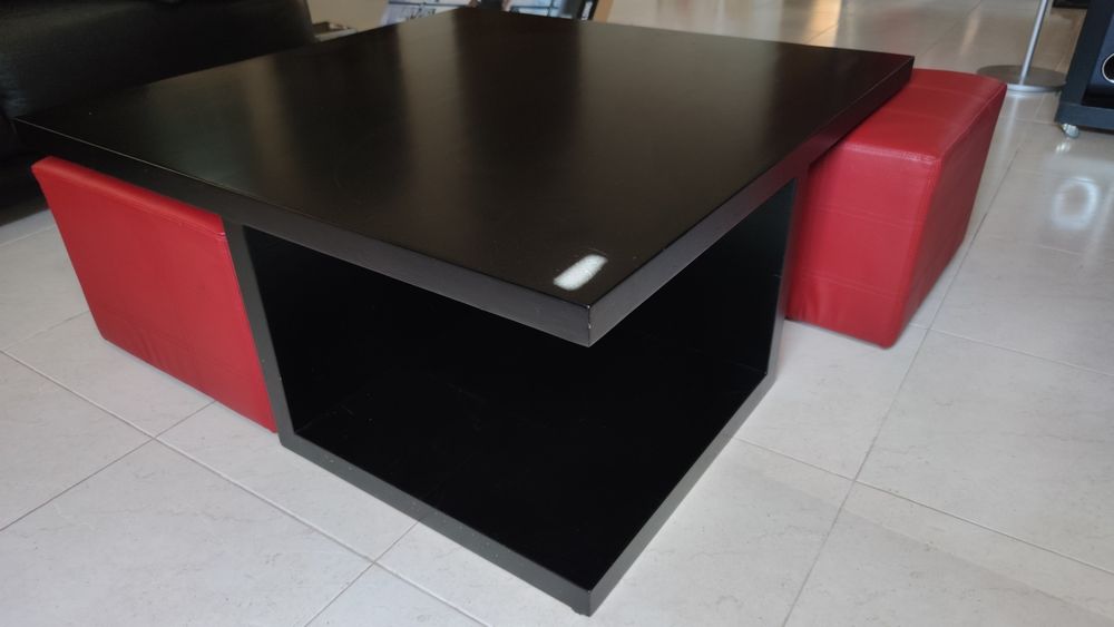 Mesa de centro com 2 puff