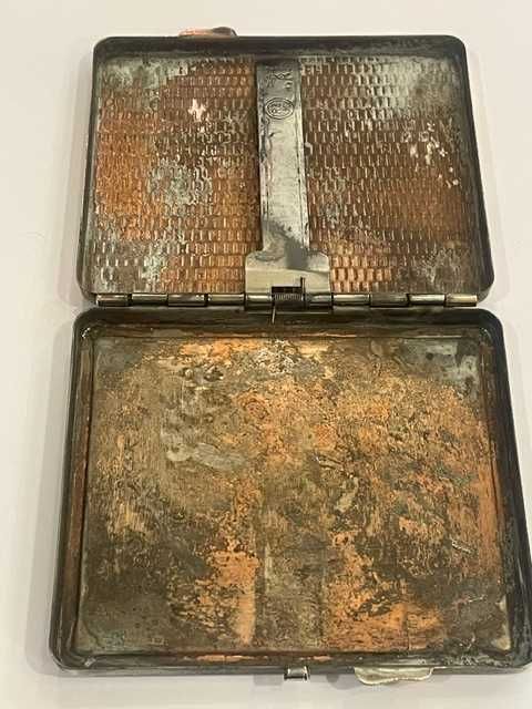 Niemiecka papierośnica z okresu III Rzeszy – hełm Stahlhelm