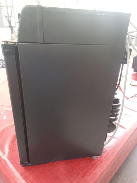 Mini frigobar preto semi novo