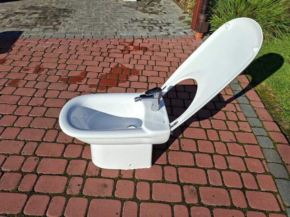 Bidet Roca z baterią Hansgrohe