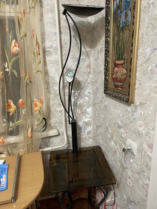 Столик журнальний з лампою