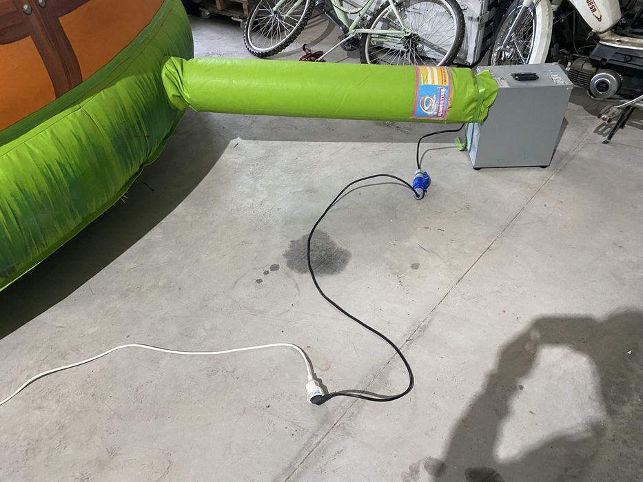 Touro mecanico e insuflavel