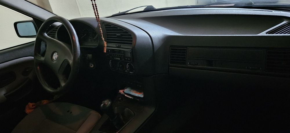 BMW. 1991  1600 cc  gasolina 5 portas tecto de abrir com 163.244 motivo da venda falecimento do proprietário