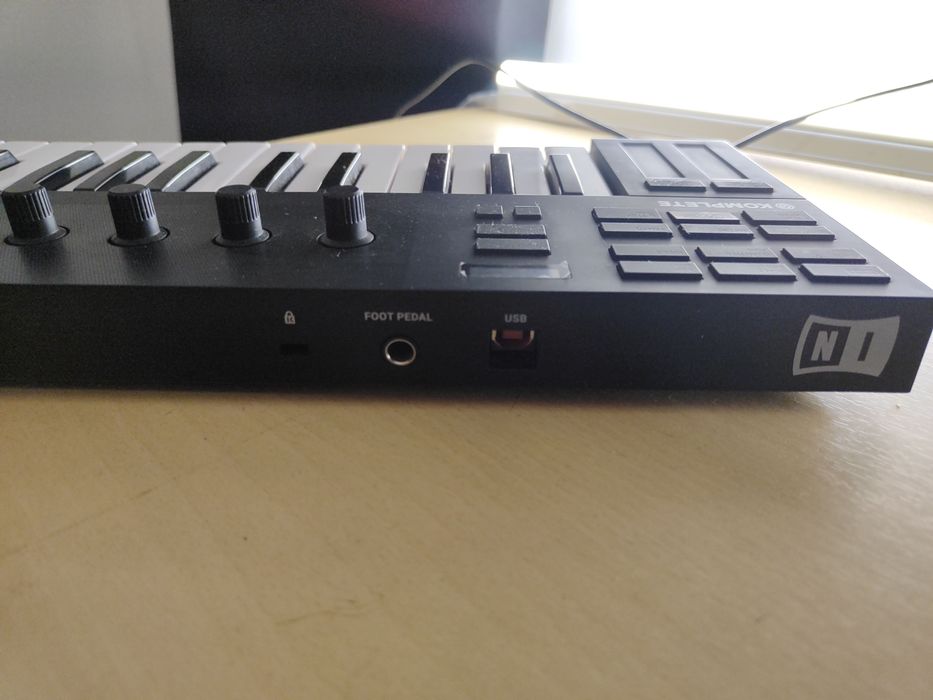Teclado MIDI Native Instruments Komplete Kontrol M32