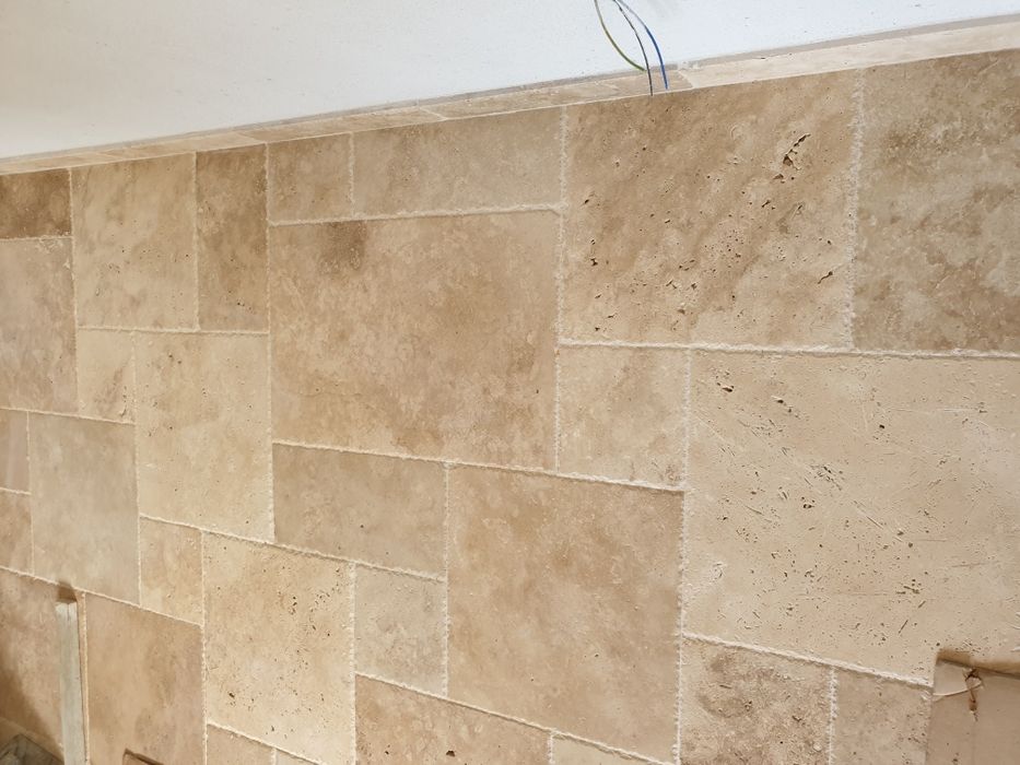 Creme travertino... piso ou parede