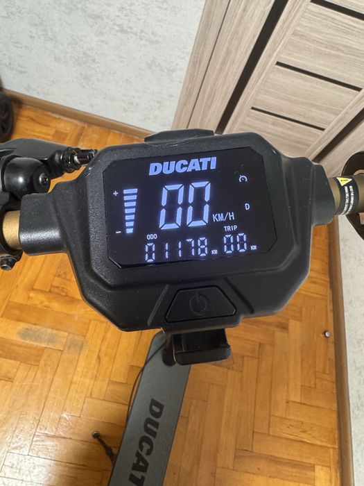 Електросамокат Ducati Pro-II — 1178 км