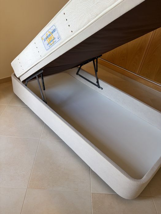Cama individual com arrumação e colchão - sommier