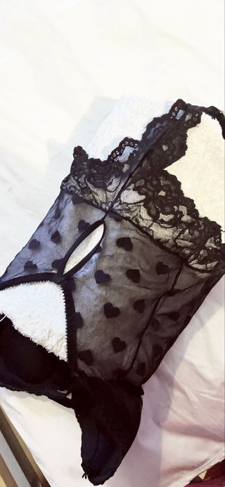 Body preto em renda hiper romântico