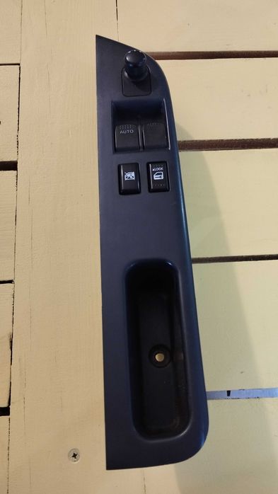 Suzuki Swift módulo de controlo vidros e retrovisor (lado esquerdo)