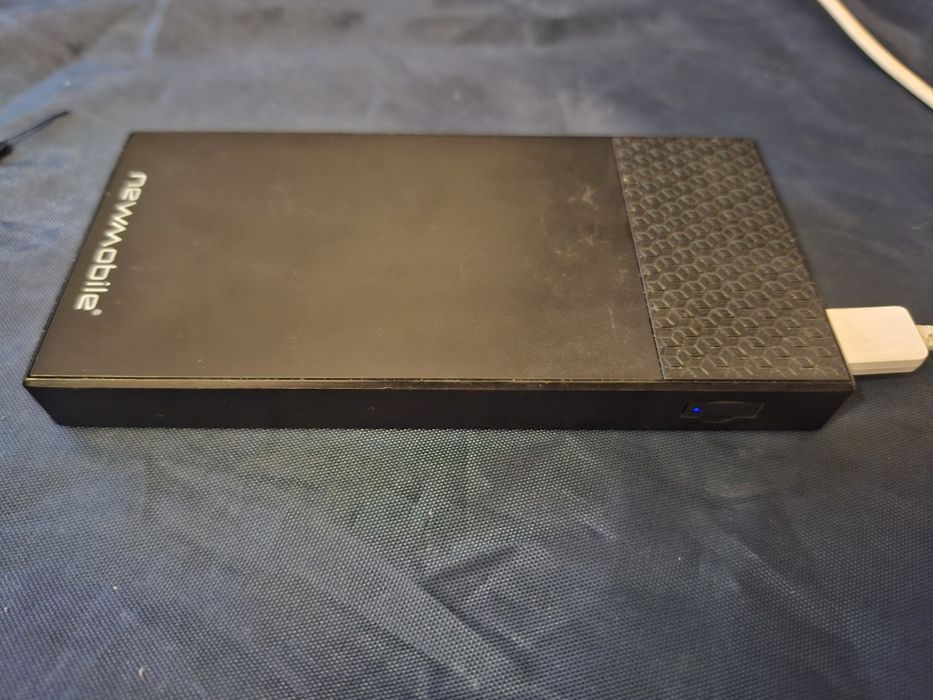 power bank  preta  10.000 mAh, modelo NM-5712.