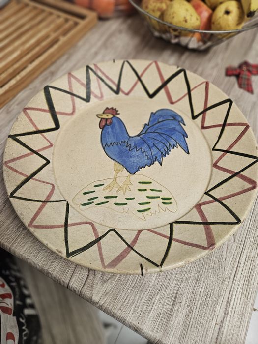 Prato em cerâmica pintado à mão