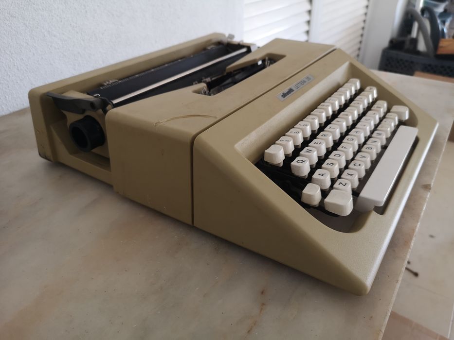 Máquina de Escrever Olivetti