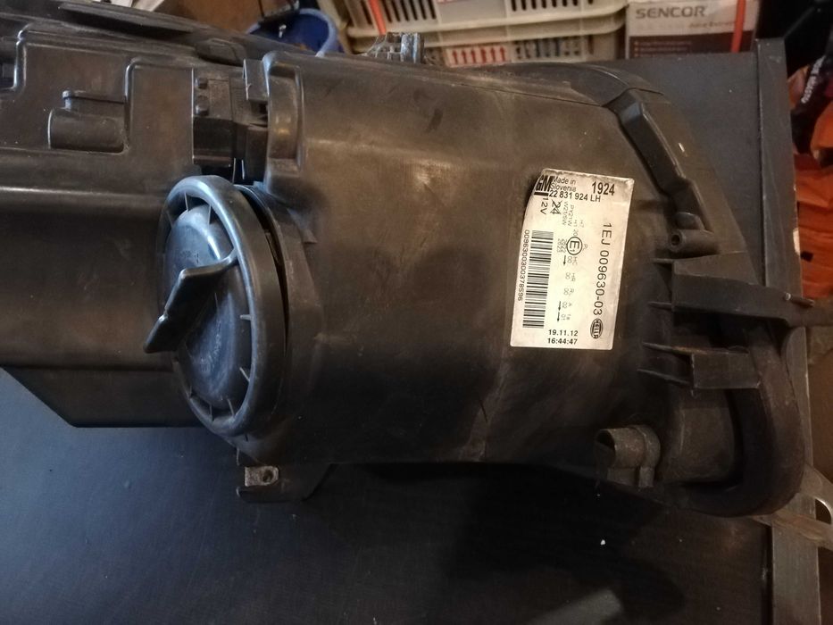 Opel Insygnia 12r. Servo , ABS , hamulec ręczny i inne cześci