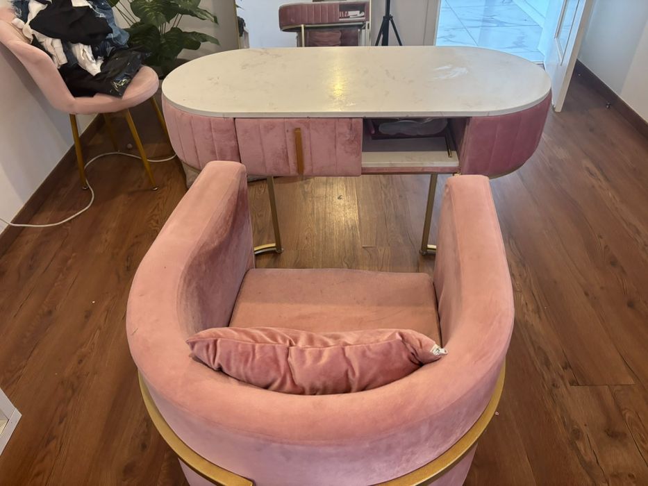Mesa manicure e cadeira
