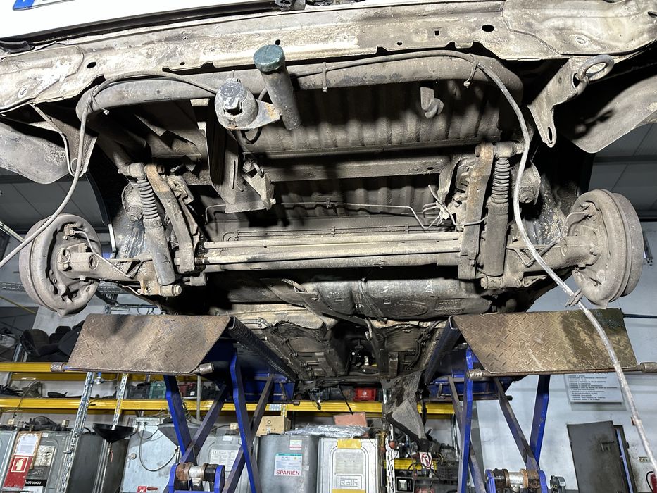 Eixo traseiro  Peugeot partner 1.9 D ano 2001