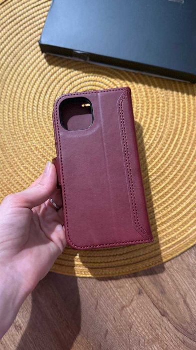 Nowe etui z klapką do iPhone 13, burgundowe