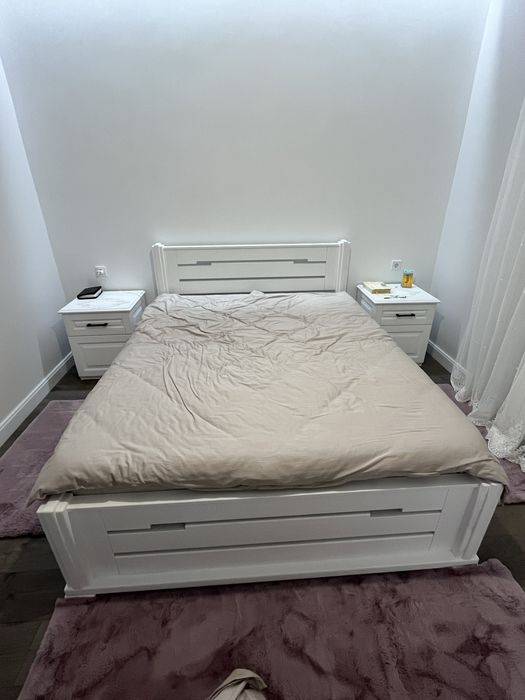 Спальний набор з дерева.  Ліжко, комод, тумбочки