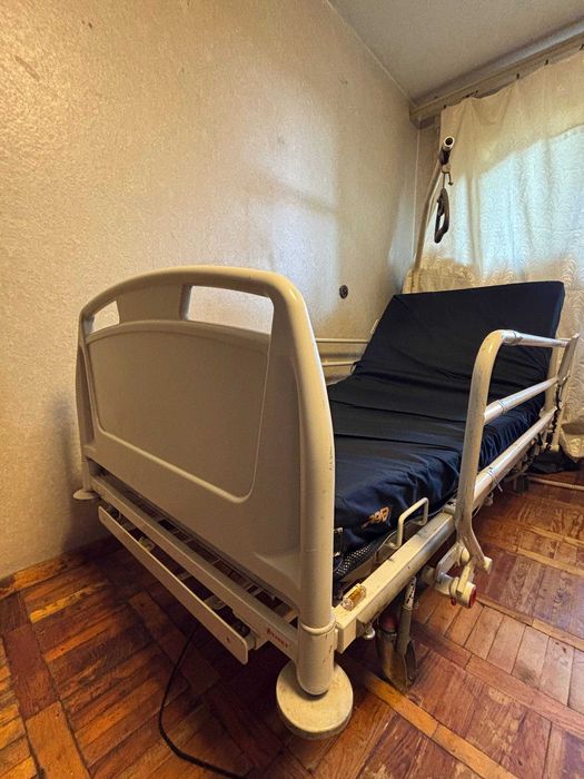медичне ліжко з електроприводом