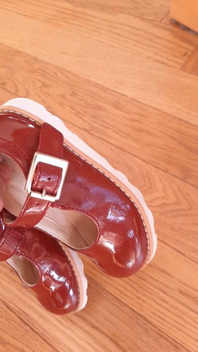 Sprzedam lakierki marki Clarks, stan bdb, rozm. 22