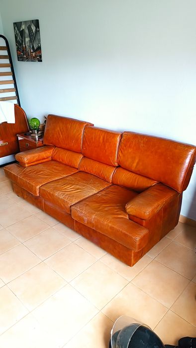 Sofá pele genuína 3 lugares Santo António da Charneca • OLX Portugal