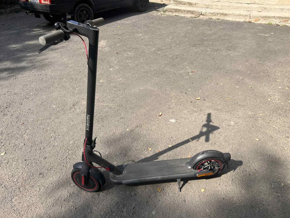 Електросамокат Xiaomi Mi Electric Scooter 4 Pro Black