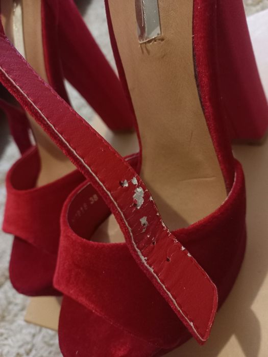Туфлі червоні на високому підборі Estro