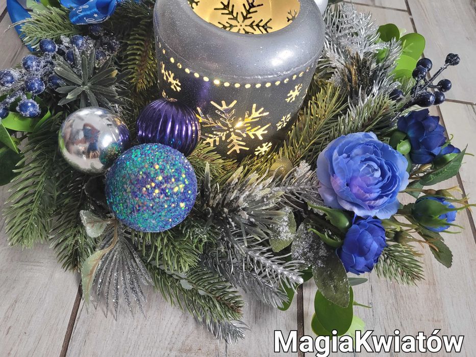 Stroik na stół lub komodę z lampionem