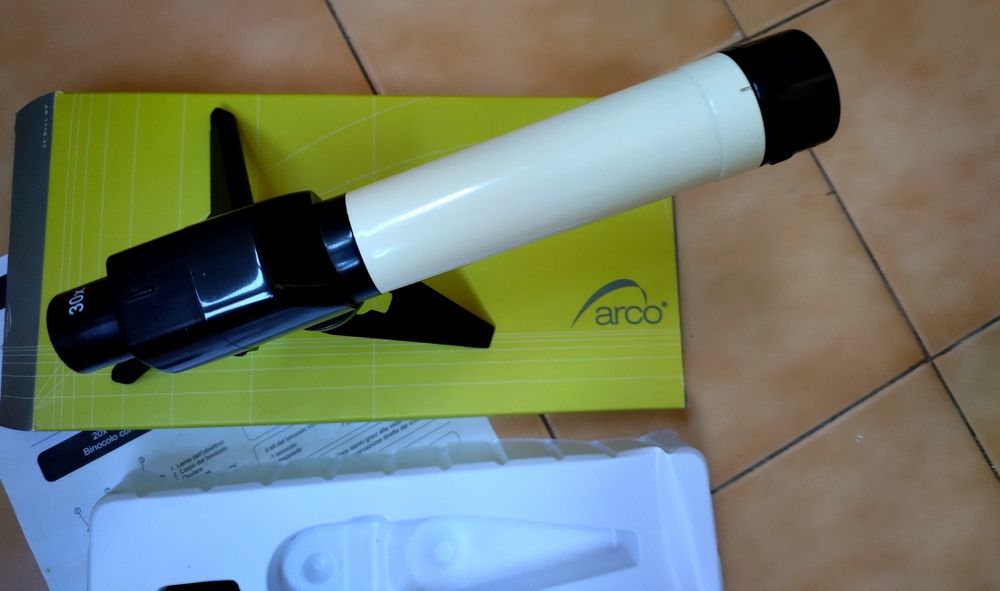Telescópio de campo com tripé
