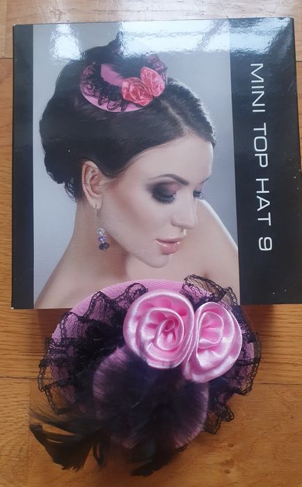 Fascynator z kwiatem  czarny różowy