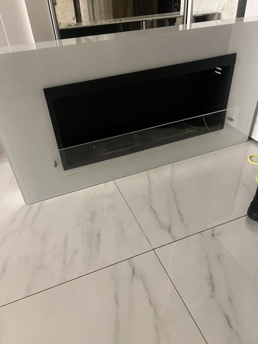 lareira a bioetanol embutida, com frente em vidro temperado