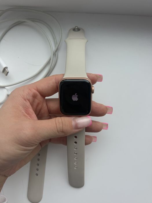 Apple Watch SE 40 мм