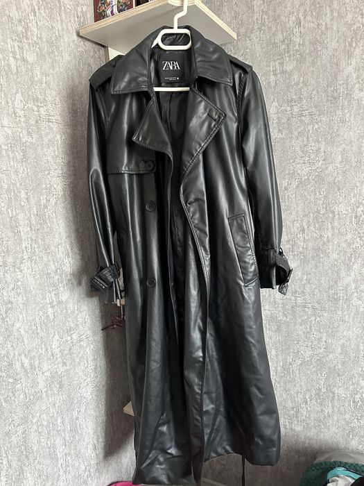 Чорний шкіряний тренч ZARA