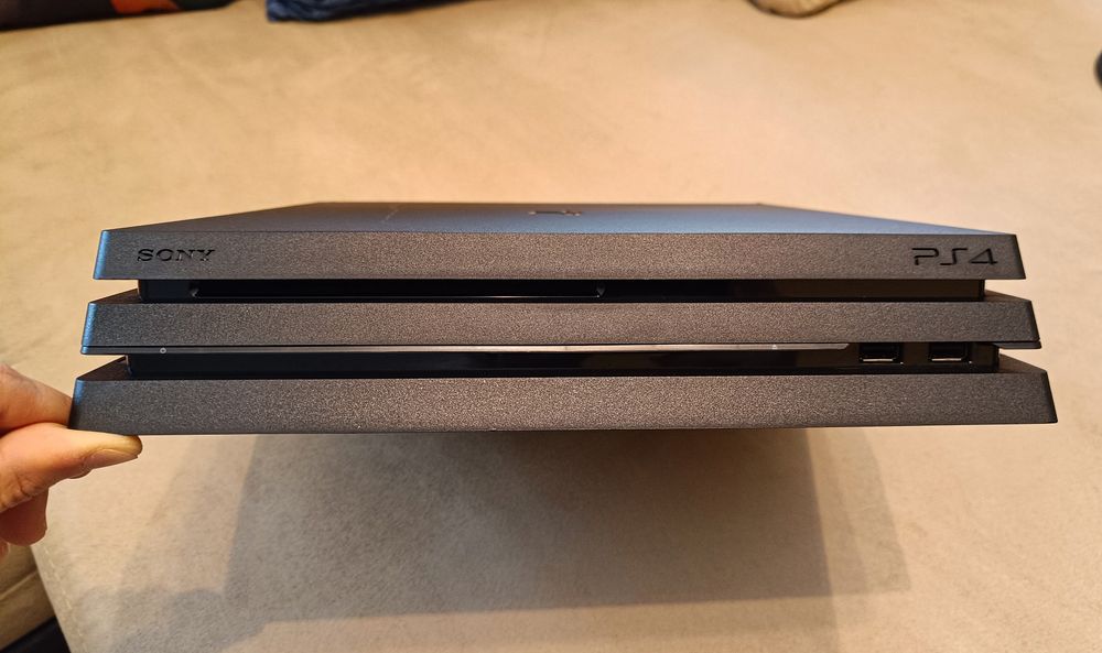 PS4 Pro 2TB (firmware 11.00, ler descrição)