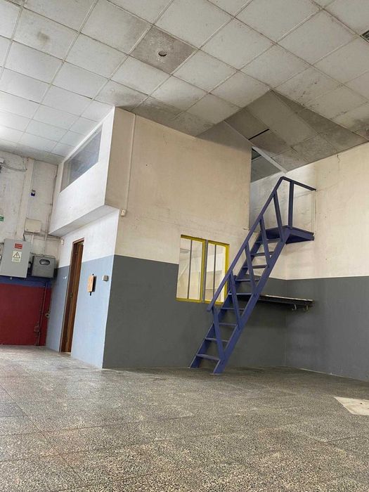 Armazém 400m2 para alugar