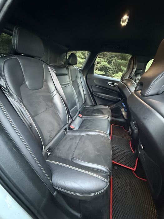 Volvo xc60 2018rok R-desing niski przebieg salon polska